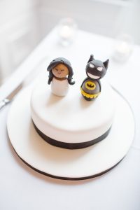 En kagefigur er en sød og sjov pynt af kagen